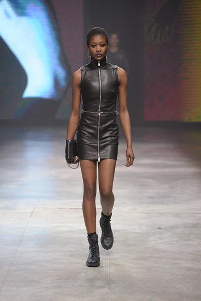 Look 17